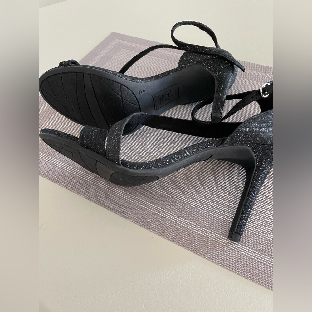 FIONI Black Strap Heels Elegant Sandal - Picture 2 of 6